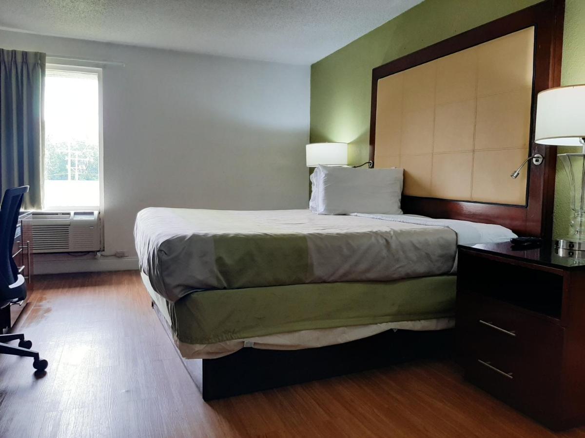 Econo Lodge Airport Near Billy Graham Parkway Шарлотт Экстерьер фото