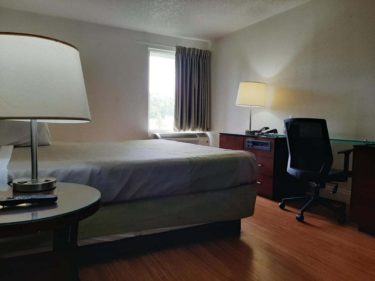 Econo Lodge Airport Near Billy Graham Parkway Шарлотт Экстерьер фото