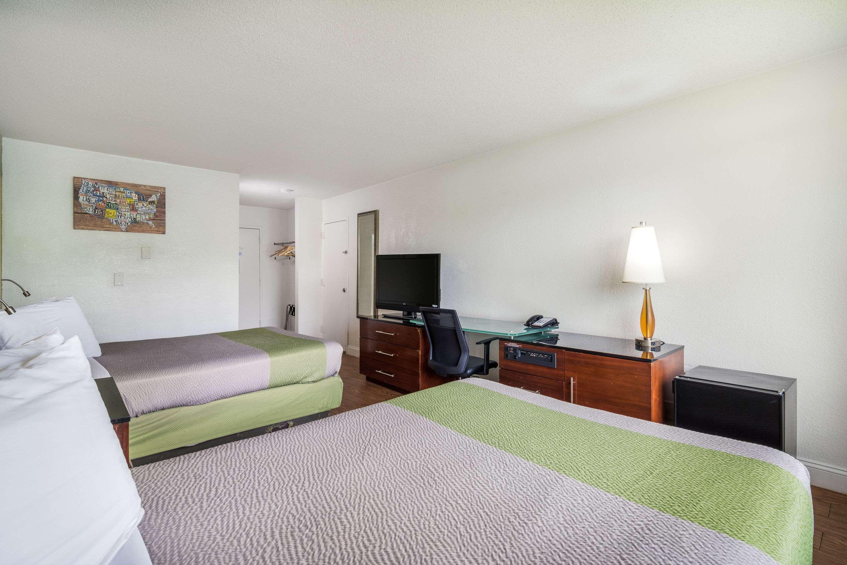 Econo Lodge Airport Near Billy Graham Parkway Шарлотт Экстерьер фото
