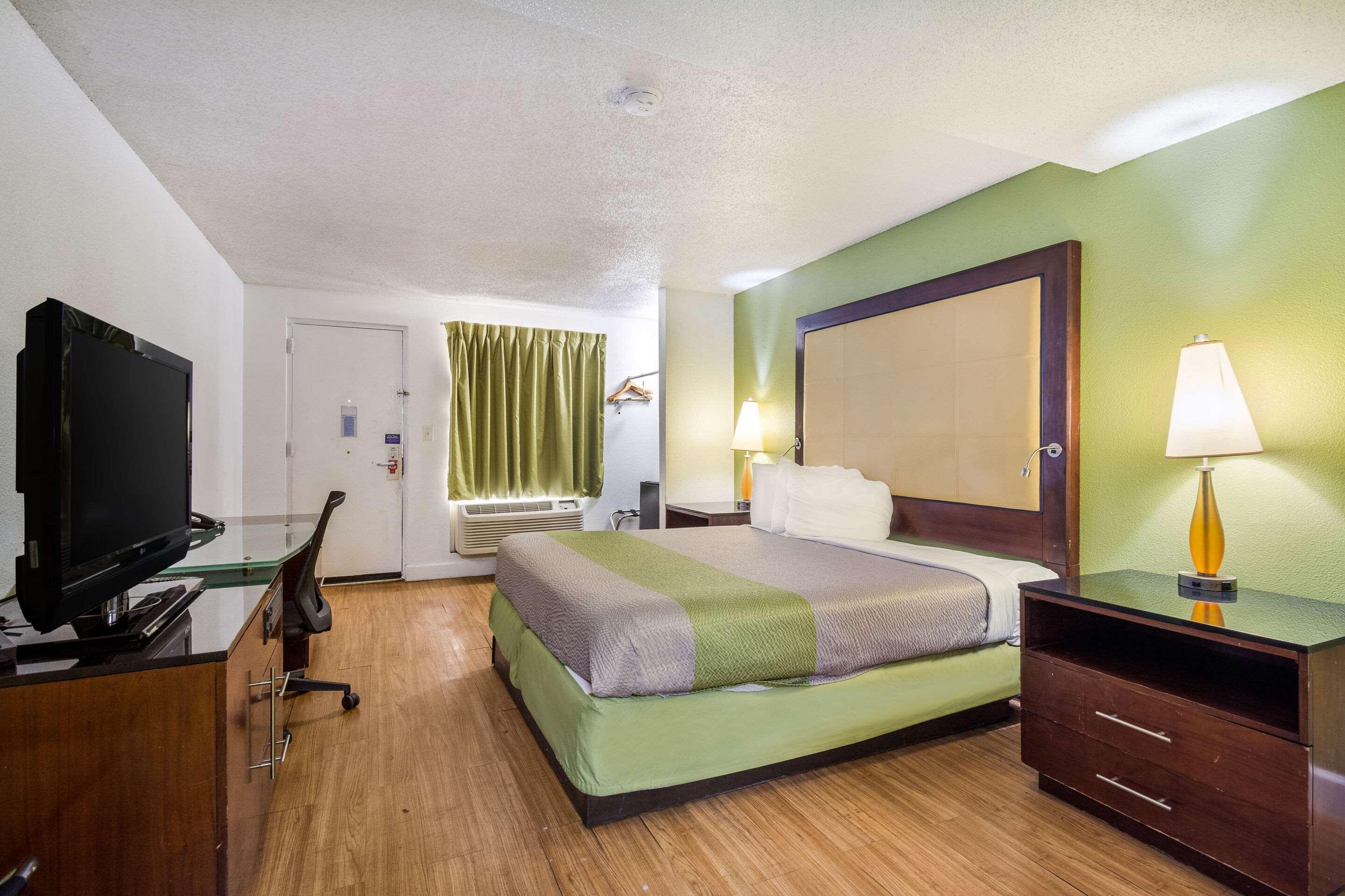 Econo Lodge Airport Near Billy Graham Parkway Шарлотт Экстерьер фото