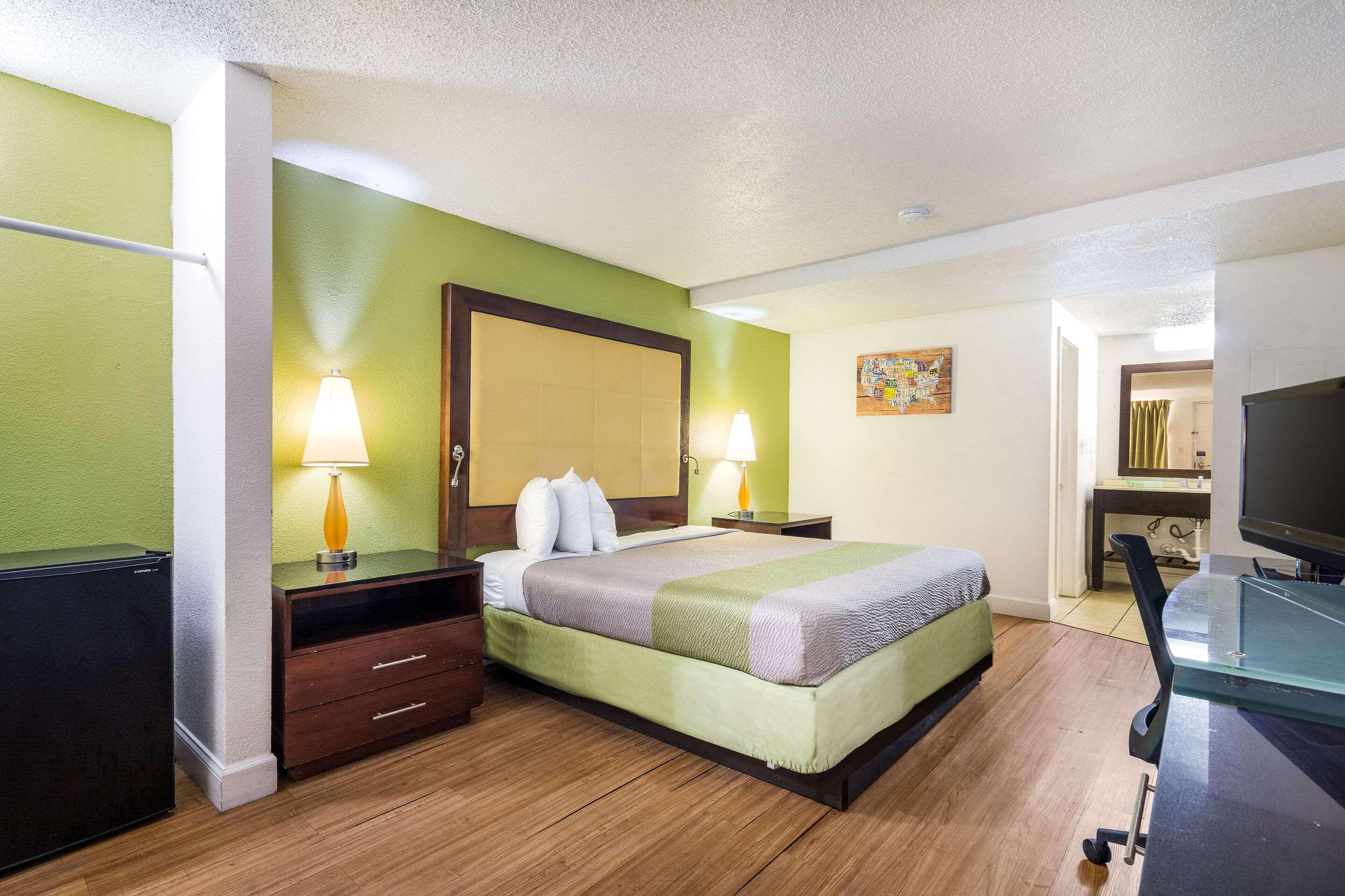 Econo Lodge Airport Near Billy Graham Parkway Шарлотт Экстерьер фото