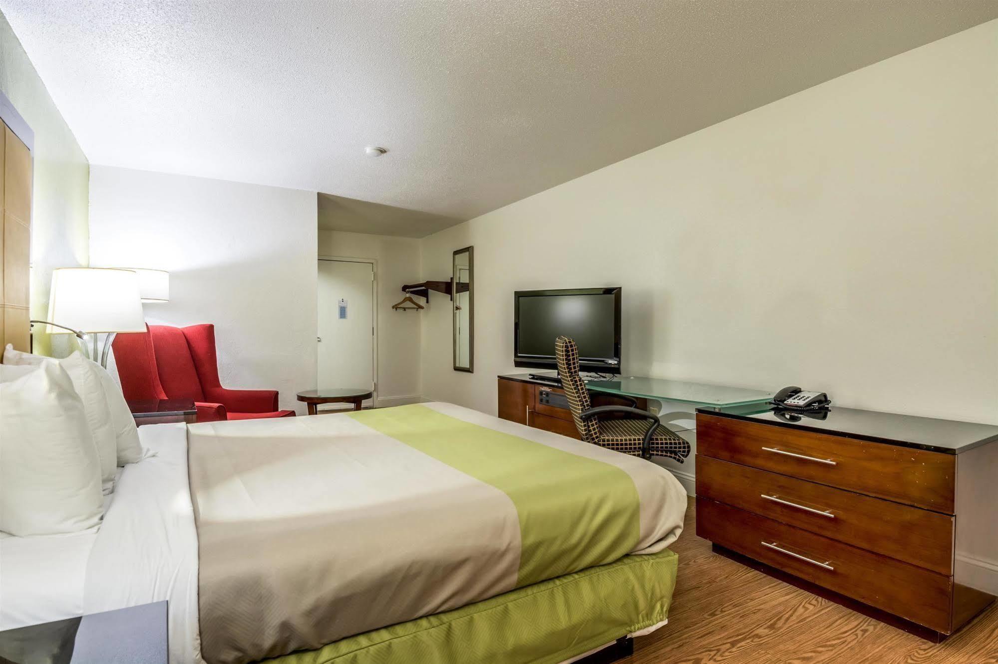 Econo Lodge Airport Near Billy Graham Parkway Шарлотт Экстерьер фото