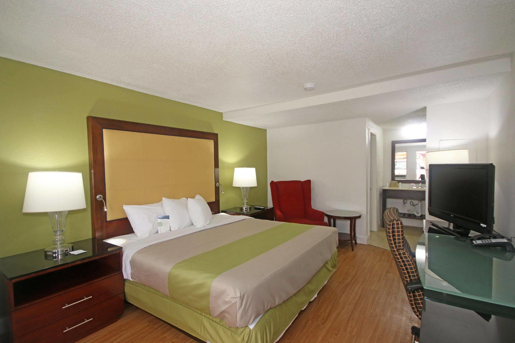 Econo Lodge Airport Near Billy Graham Parkway Шарлотт Экстерьер фото