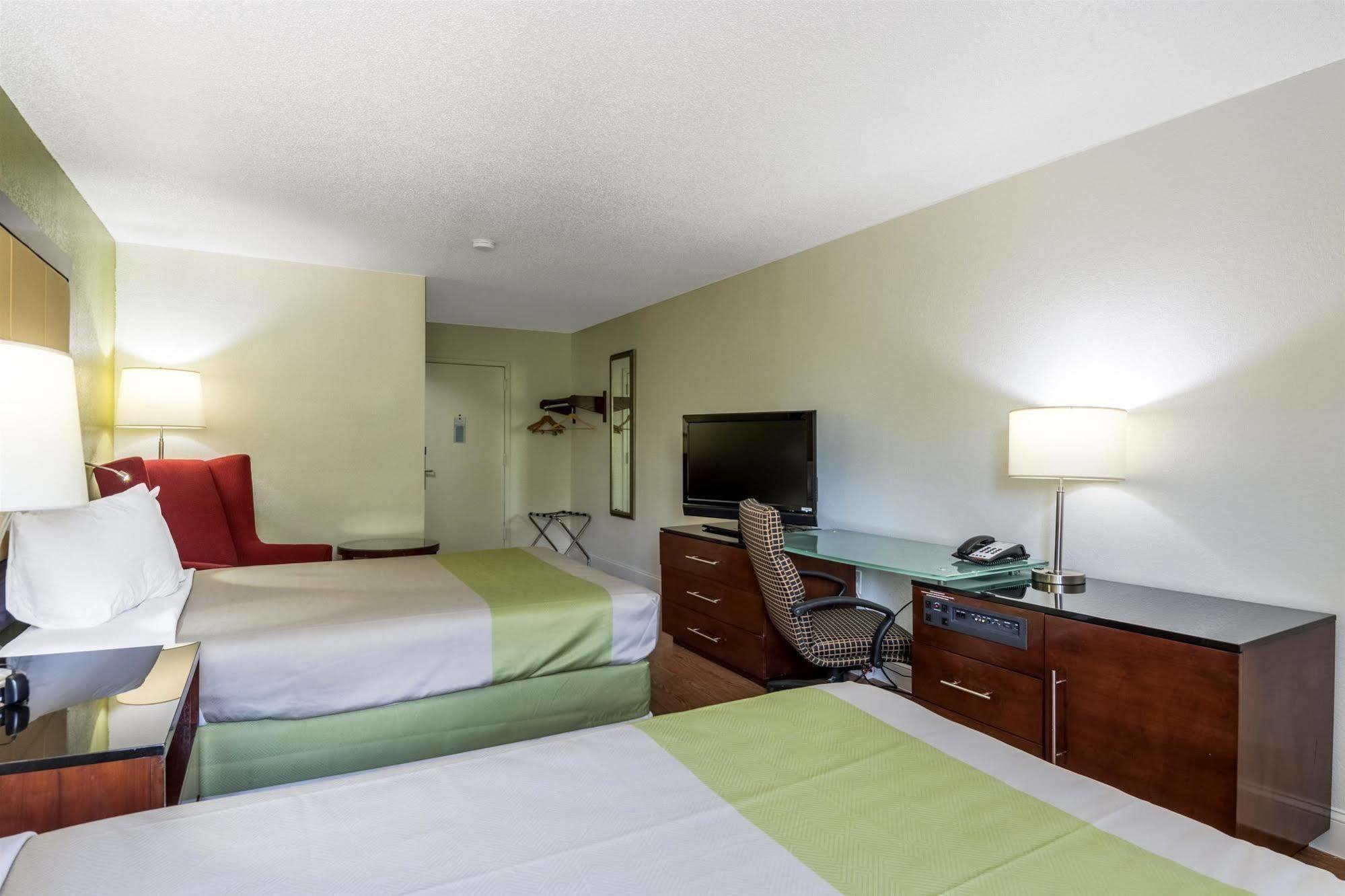 Econo Lodge Airport Near Billy Graham Parkway Шарлотт Экстерьер фото
